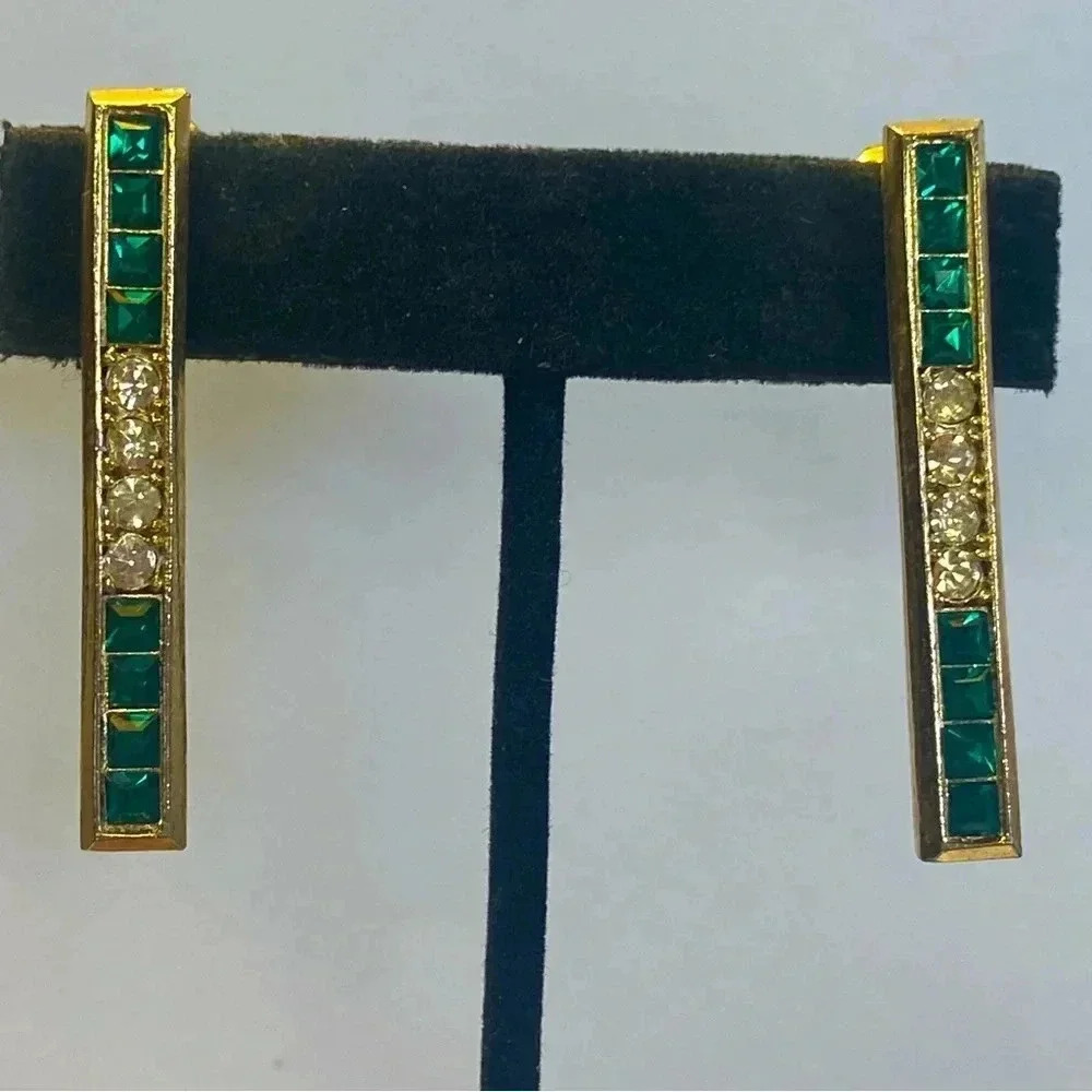CLASSIC GREEN & WHITE RHINESTONE CLIP ON EARRINGS.